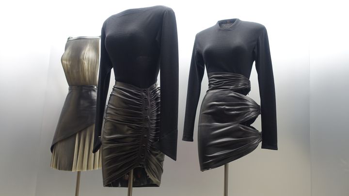 Azzedine Alaïa "Je suis couturier" : couture 1981 et 1983.
 (Corinne Jeammet)