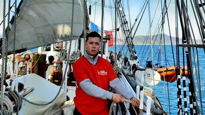 Thomas Tacnet, au parcours scolaire difficile, a été sélectionné pour escorter la flamme olympique sur le Belem; (JEROME VAL / RADIOFRANCE)