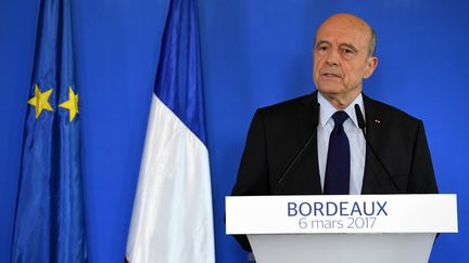 L'ancien candidat à la présidentielle Alain Juppé lors de sa conférence de presse à la mairie de Bordeaux, le 6 mars 2017. (MEHDI FEDOUACH / AFP)