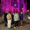 A Guérande (Loire-Atlantique), treize personnes se sont retrouvées pour parler de la mort autour d'un verre, le 28 octobre 2024, dans le cadre d'un apéro mortel. (ZOE AUCAIGNE / FRANCEINFO)