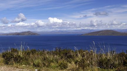 Lac Titicaca, le 2 juin 2013. (AIZAR RALDES / AFP)