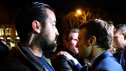 Emmanuel Macron et&nbsp;Alexandre Benalla&nbsp;lors d'un meeting à Angers (Maine-et-Loire), le 28 février 2017, au cours de la campagne présidentielle. (JEAN-FRANCOIS MONIER / AFP)