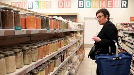 Zéro déchet : le pari d'un supermarché sans emballage (france 2)