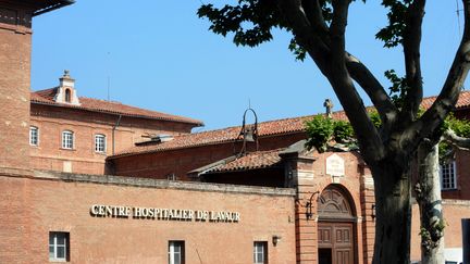 Le centre hospitalier de Lavaur, dans le Tarn, le 7 mai 2011. (REMY GABALDA / AFP)