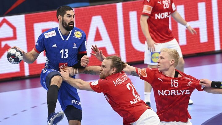 Nikola Karabatic face au Danemark, le 30 janvier 2022. (ATTILA KISBENEDEK / AFP)