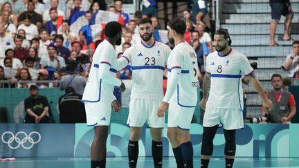 Le handballeur Ludovic Fabregas (au centre, numéro 23) lors de France-Hongrie, le 4 août 2024 à Paris. (LECOCQ CEDRIC / KMSP / AFP)