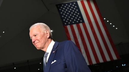 Joe Biden, candidat aux primaires démocrates&nbsp;pour la présidentielle, lors d'un meeting à Philadelphie (Etats-Unis), le 10 mars 2020.&nbsp; (MANDEL NGAN / AFP)