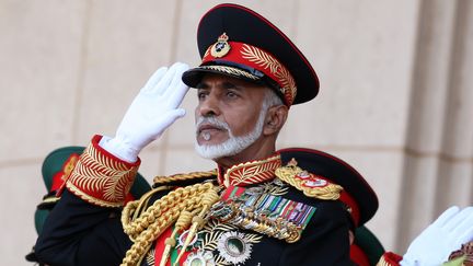 Le sultan Qabous d'Oman le 29 novembre 2010 à Mascate lors de la 40e fête nationale du sultanat. (MOHAMMED MAHJOUB / AFP)