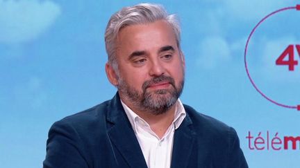 Alexis Corbière, député (LFI) de Seine-Saint-Denis, était l'invité des "4V" sur France 2, vendredi 23 septembre.&nbsp; (CAPTURE ECRAN FRANCE 2)