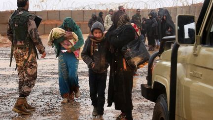 Le camp de déplacés de Rukban, à la frontière entre la Syrie et la Jordanie, le 1er mars 2017. (KHALIL MAZRAAWI / AFP)