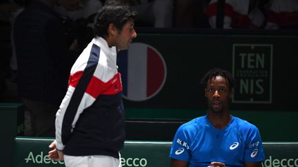 Gaël Monfils et Sébastien Grosjean lors de la phase finale de la Coupe Davis à Madrid, le 19 novembre 2019. (GABRIEL BOUYS / AFP)