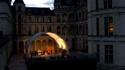 La scène de Chambord à la tombée de la nuit en 2012
 (France 3)