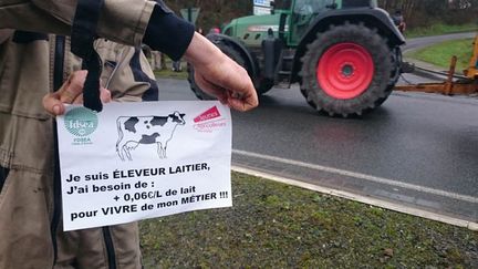 &nbsp; (Comme à Guingamp vendredi, des agriculteurs manifestent contre la baisse des cours ce lundi à Lorient et La Rochelle © maxPPP)