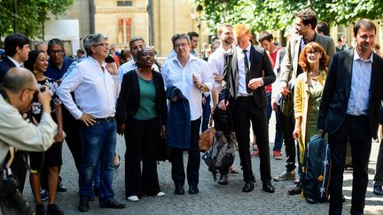 Jean-Luc Mélenchon, leader de La France insoumise et la députée Danièle Obono, à l'Assemblée nationale, mardi 20 juin 2017.&nbsp; (MARTIN BUREAU / AFP)