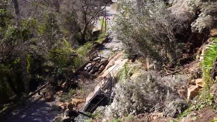 Alpes-Maritimes : un village se retrouve isolé du monde après un éboulement (France 2)