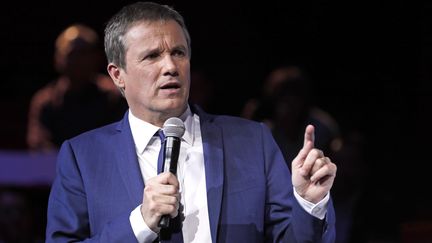 Nicolas Dupont-Aignan lors d'un meeting à Paris, le 19 avril 2017. (THOMAS SAMSON / AFP)