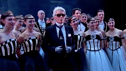 Karl Lagerfeld signe les costumes du "Brahms-Schönberg Quartet" le dernier ballet de Benjamin Millepied à l'opéra de Paris
 (France 2 / Culturebox)