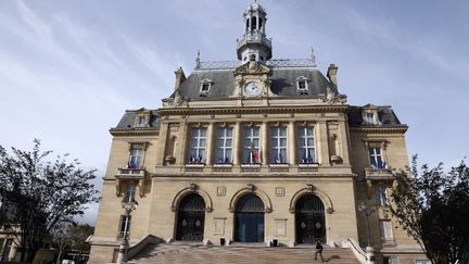 La mairie d'Asni&egrave;res-sur-Seine (Hauts-de-Seine), le 31 octobre 2013. (THOMAS SAMSON / AFP)