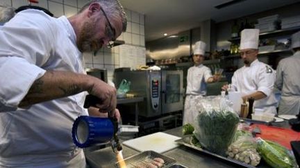 Le chef brésilien Alex Atala dans les cuisines du «DOM», à Sao Paulo, le 13 novembre 2013. (AFP/Nelson Almeida)