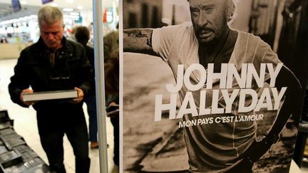 Promotion de l'album posthume de Johnny Hallyday "Mon pays c'est l'amour", le 19 octobre 2018 dans un supermarché de Reims. (FRANCOIS NASCIMBENI / AFP)