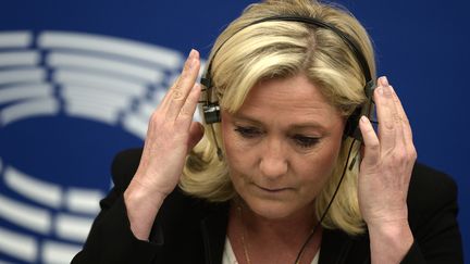 La pr&eacute;sidente du FN, Marine Le Pen, au Parlement europ&eacute;en, &agrave; Strasbourg, le 10 juin 2015. (FREDERICK FLORIN / AFP)