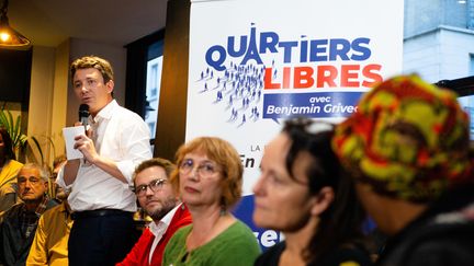 Benjamin Grivaux, candidat à la mairie de Paris, inaugure sa première réunion publique "Quartiers libres", dans le 20e arrondissement de Paris, le 25 septembre 2019. (EDOUARD RICHARD / HANS LUCAS / AFP)