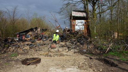 La barricade nord du Bois-Lejuc (Meuse), le 1er avril 2017. (THOMAS BAIETTO / FRANCEINFO)