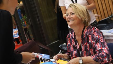 Séance de dédicaces pour Marina Carrère d'Encausse à la foire du livre de Brive-la-Gaillarde (Corrèze), le 12 novembre 2017 (DIARMID COURREGES / AFP)