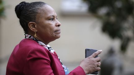 La ministre de la Justice, Christiane Taubira, arrive &agrave; Matignon pour une r&eacute;union des ministres du gouvernement, le 10 juillet 2014. (KENZO TRIBOUILLARD / AFP)