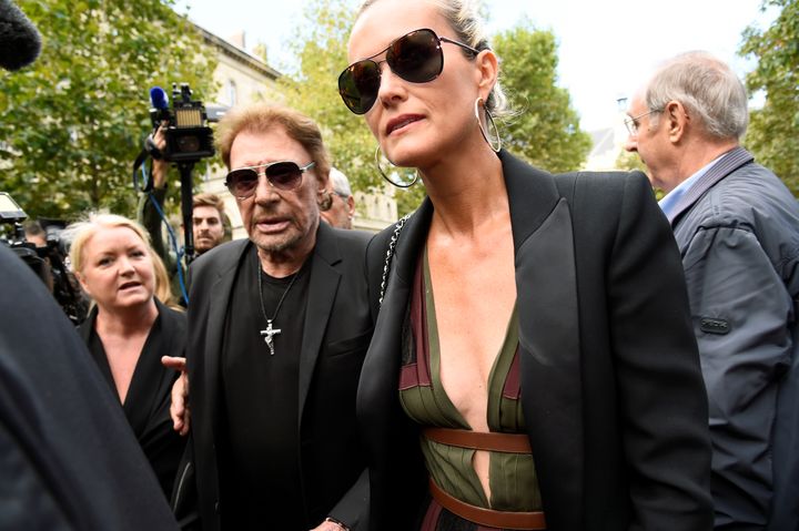 Johnny et Læticia&nbsp;Hallyday arrivent en l'église Saint-Sulpice, le 1er septembre 2017 à Paris. (BERTRAND GUAY / AFP)