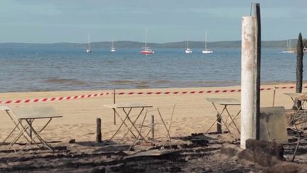 Incendies en Gironde : le bord du lac de Cazaux méconnaissable après le passage des flammes