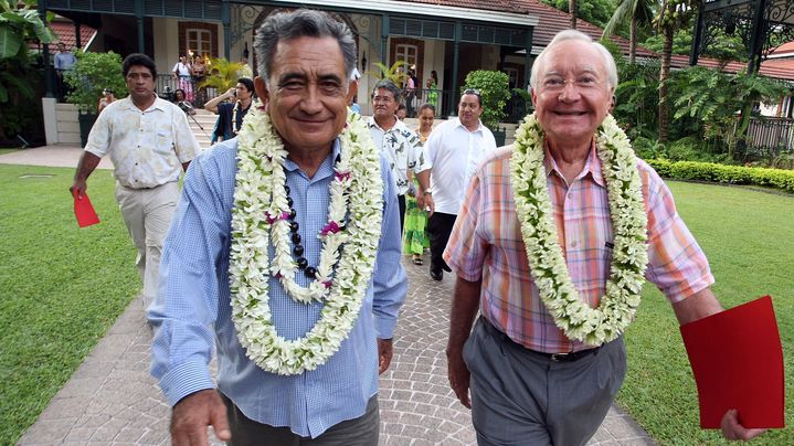 Oscar Temaru (&agrave; gauche) et Gaston Flosse (&agrave; droite), le 29 f&eacute;vrier 2008, &agrave; Papeete (Tahiti, Polyn&eacute;sie fran&ccedil;aise). (GREGORY BOISSY / AFP)