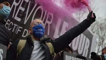 Restaurateurs, hôteliers et gérants de discothèques réclament la réouverture de leurs établissement le 14 décembre à Paris. (VICTOR VASSEUR / RADIOFRANCE)