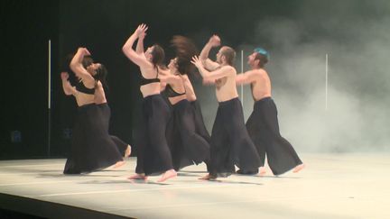 Une représentation organisée pour les programmateurs de spectacles sur au théâtre des Salins, Martigues (FRANCE 3)