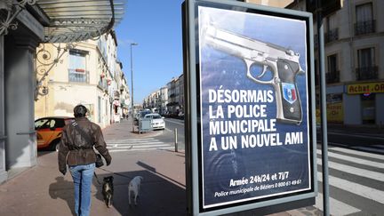 Dans une rue de B&eacute;ziers (H&eacute;rault), le 11 f&eacute;vrier 2015. (SYLVAIN THOMAS / AFP)