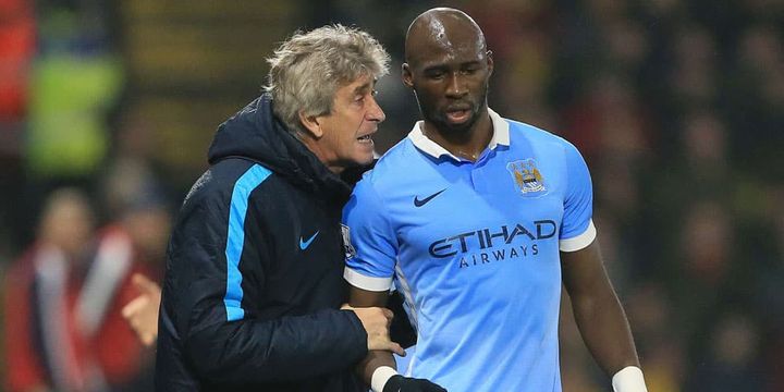 Manuel Pellegrini donne ses consignes à Eliaquim Mangala