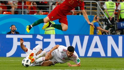 Le Portugais Adrien Silva face à l'Iran, le 25 juin 2018 à&nbsp;Saransk&nbsp;(Russie). (JACK GUEZ / AFP)