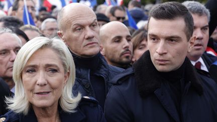 Marine Le Pen et Jordan Bardella lors d'une manifestation contre l'antisémitisme à Paris, le 12 novembre 2023. (GEOFFROY VAN DER HASSELT / AFP)