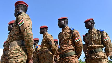 Des soldats de l'armée du Burkina Faso, le 14 mars 2023 à Jacqueville (Côte d'Ivoire), lors de l’exercice militaire annuel "Flintlock" visant à renforcer les capacités opérationnelles des armées africaines dans la lutte antijihadiste. (ISSOUF SANOGO / AFP)