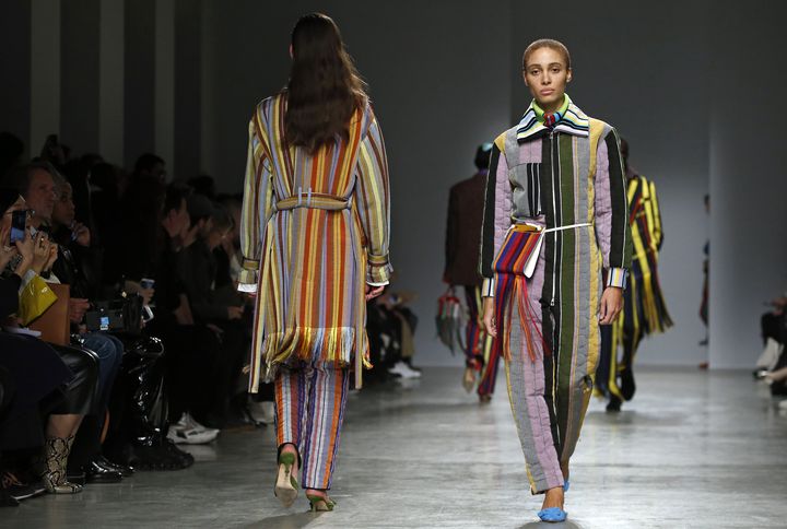 Défilé&nbsp;Kenneth Ize pap féminin automne-hiver 2020-21 à la Paris Fashion Week, le 24 févier 2020 (THIERRY CHESNOT / GETTY IMAGES EUROPE)