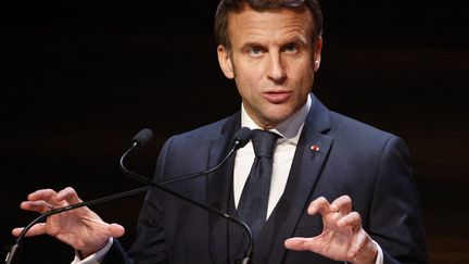 Emmanuel Macron, le 9 décembre 2022, en Espagne. (LUDOVIC MARIN / AFP)