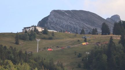 Un hélicoptère de la Sécurité civile s'est crashé à Villard-de-Lans (Isère), dimanche 12 septembre 2021. (MAXPPP)