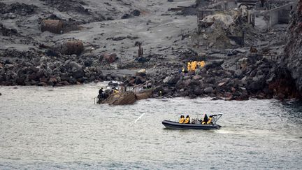 Les recherches des corps des disparus se poursuivent le 13 décembre 2019, après l'éruption du volcan de White Island, en Nouvelle-Zélande. (NEW ZEALAND DEFENCE FORCE / AFP)