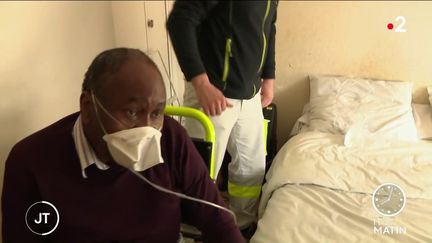 Un patient sous&nbsp;oxygénothérapie. (France 2)