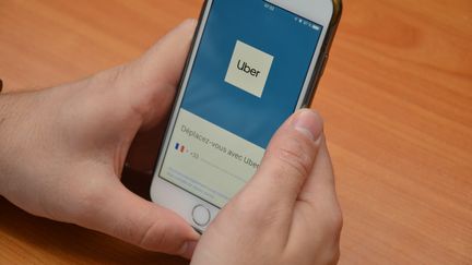 Les chauffeurs Uber se déconnectent de leur application en signe de protestation contre leurs conditions de travail. (JEAN-CHRISTOPHE BOURDILLAT / RADIO FRANCE)