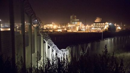 Heurts entre forces de l'ordre et migrants sur la rocade portuaire de Calais