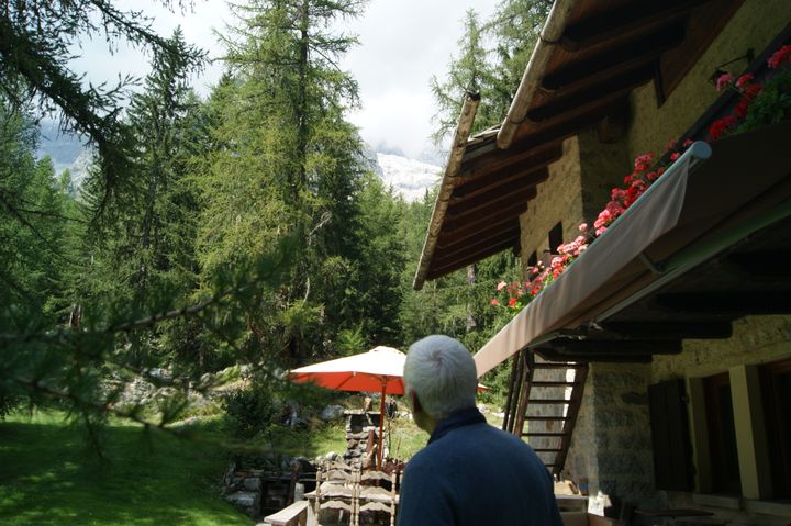 Ludovico Colombati watches the Planpincieux glacier from the terrace of his house, August 19, 2021. (SOLENE LEROUX / FRANCEINFO)