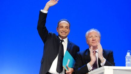 Jean-Fran&ccedil;ois COp&eacute; et Brice Hortefeux pendant le conseil national de l'UMP, le 28 janvier 2012, &agrave; Paris.&nbsp; (CITIZENSIDE.COM / AFP)