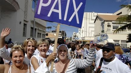 Manifestation contre les violences à Nouméa, le 12 août 2009 (© AFP / Marc le Chelard)