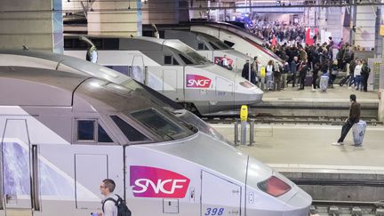 Des TGV à la gare Montparnasse, à Paris, le 22 octobre 2018. (ESTELLE RUIZ / NURPHOTO / AFP)